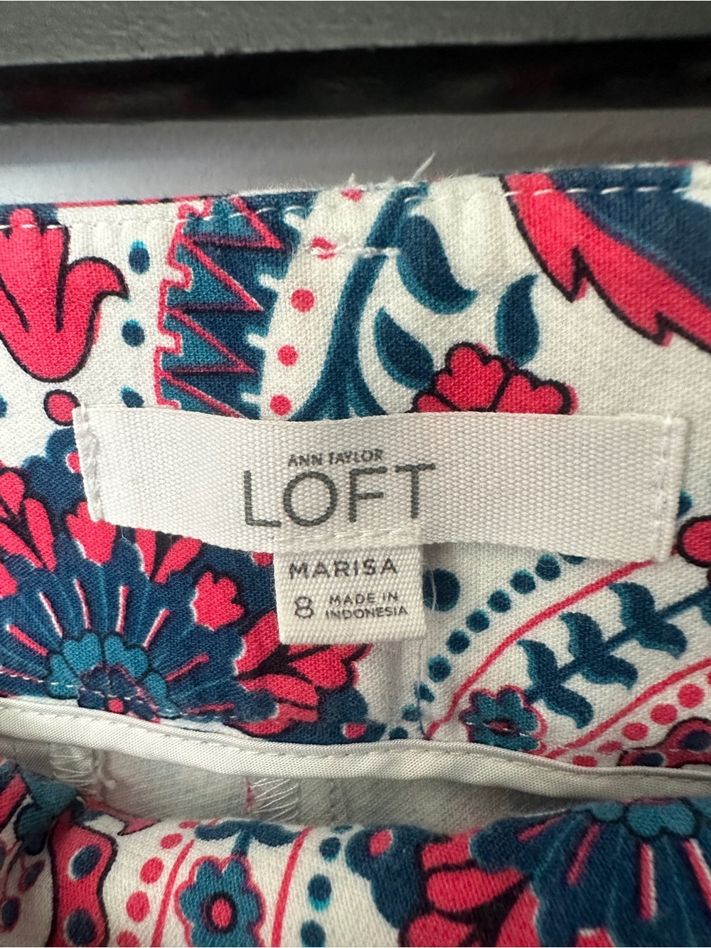 Ann Taylor LOFT Riviera Marisa Cropped Pants Size 8 Pink Navy Paisley Pull-On - Picture 8 of 11